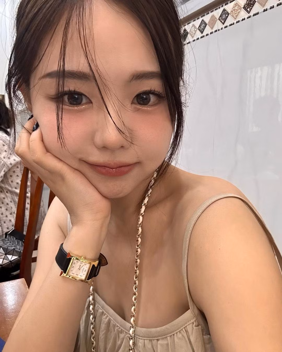 Hong Young Ki là hot girl đời đầu ở Hàn Quốc, hiện tại cô lại là hot mom nổi tiếng đình đám trên MXH.