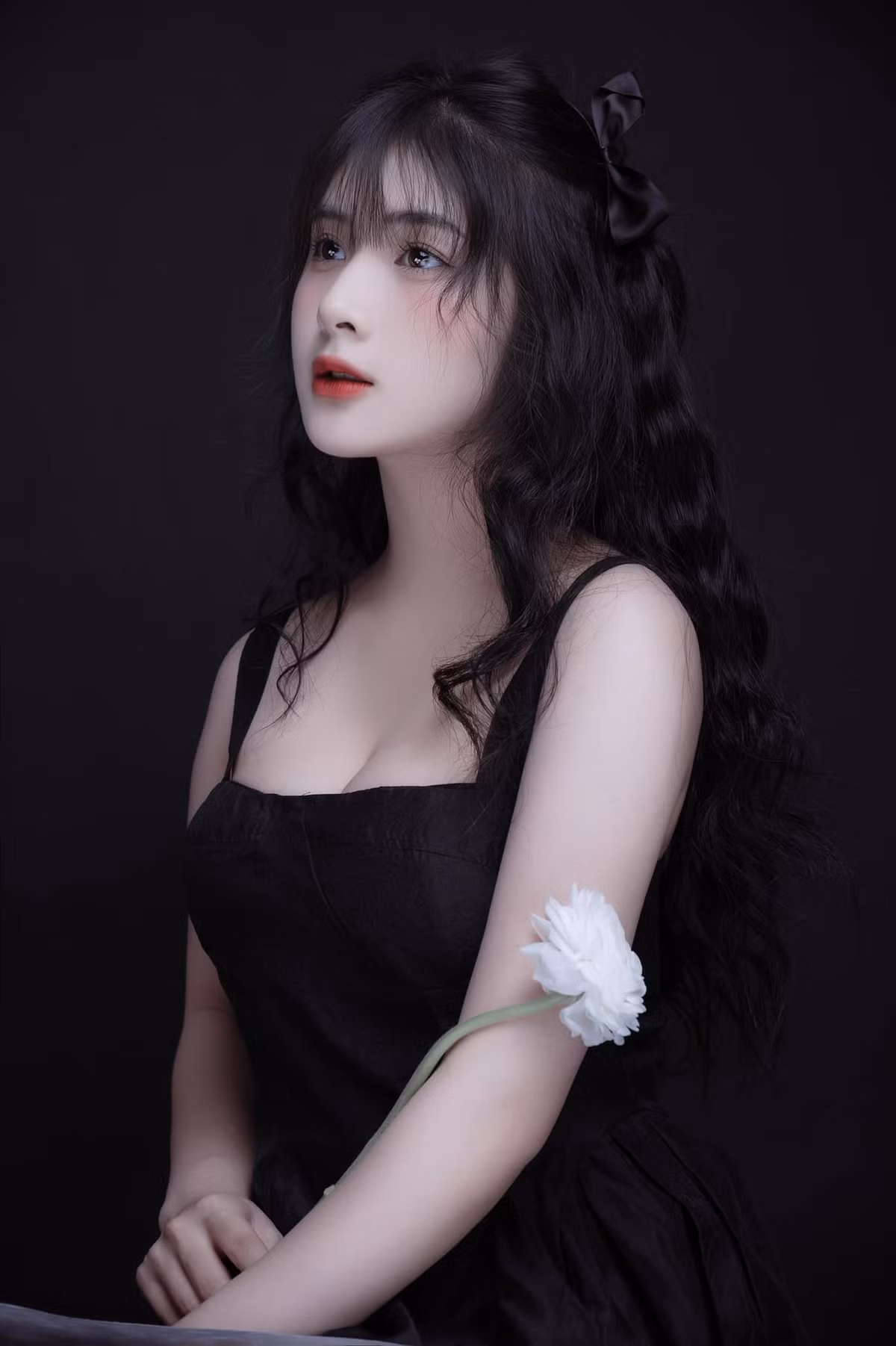 Nhan sắc xinh đẹp, nổi bật chính là điều giúp cô nhận được lượng người hâm mộ đông đảo trên mạng xã hội. Ảnh: FBNV