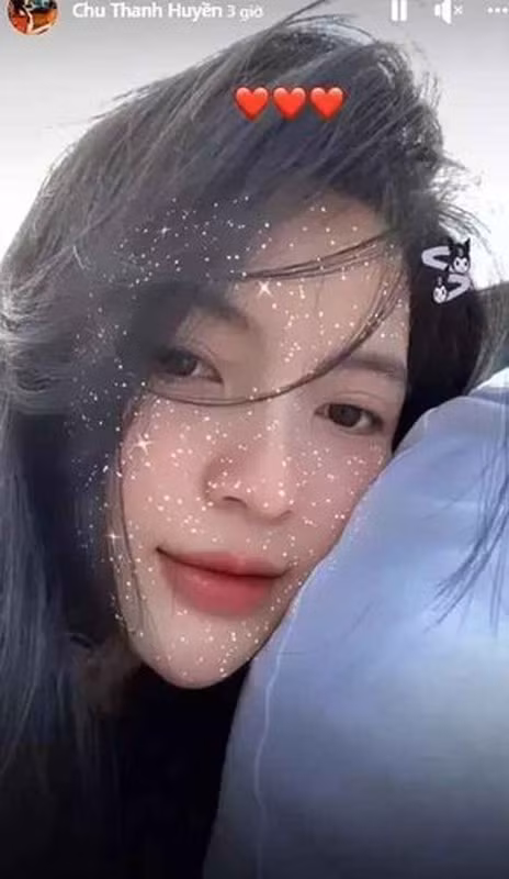 Trong dịp Tết Nguyên đán vừa qua, khi chàng cầu thủ phải ở Pháp thi đấu, Chu Thanh Huyền cũng đã sang ở cùng.