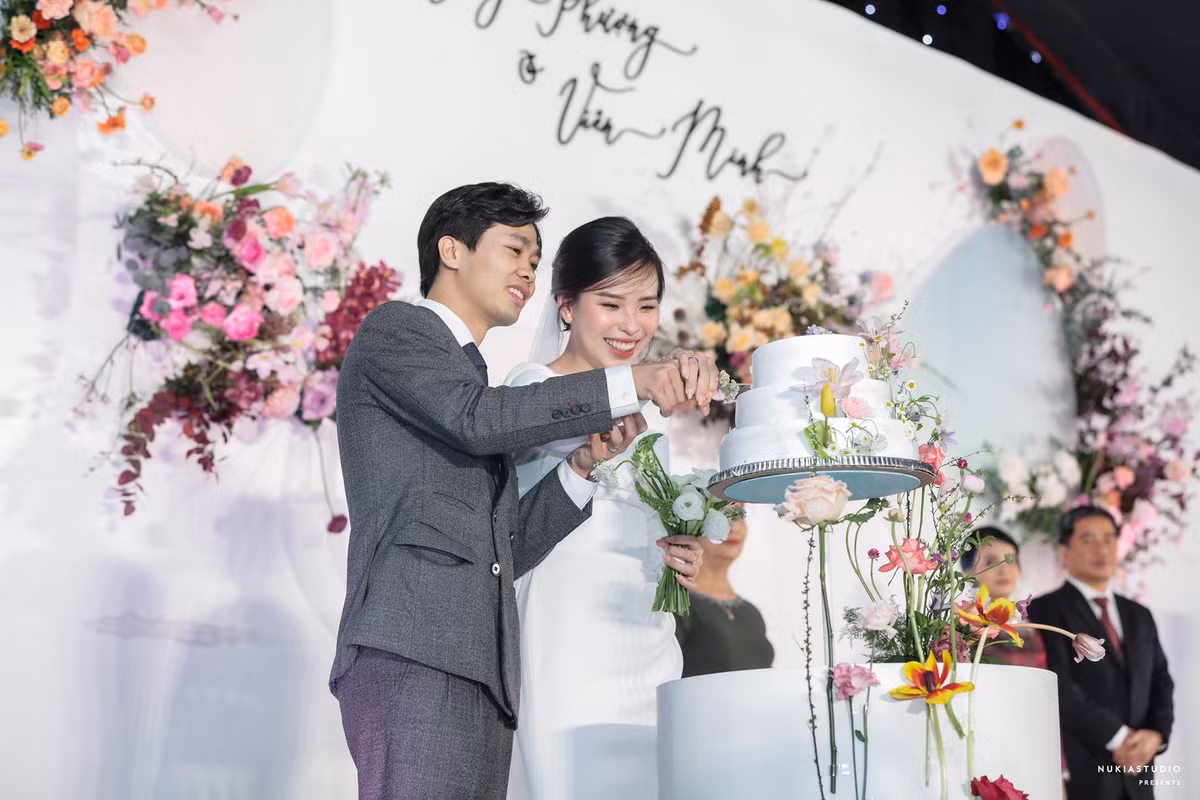 Cong Phuong de lo hinh anh cung vo va con trai khau khinh