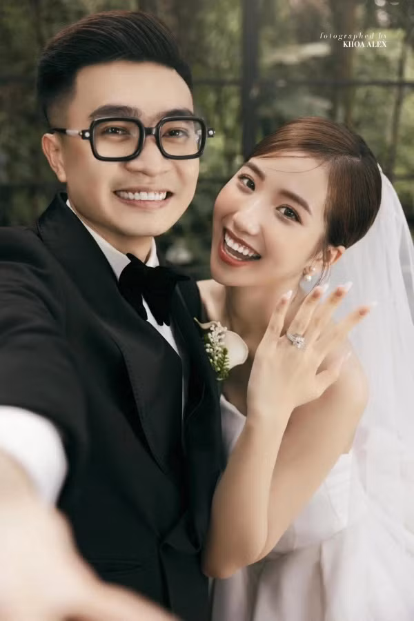 Nhìn số tiền ai cũng choáng vì độ chịu chi của cô nàng, thậm chí độ chiều chồng của Huyền 2K4 cũng khiến nhiều chị em ghen tị.