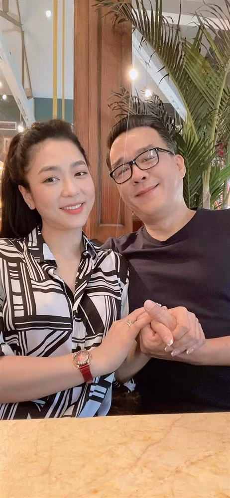 "Vài tháng quen Xuân, tôi cười bằng cả đời mình cộng lại" cũng là câu nói ngôn tình mà "Vua cá Koi" Thắng Ngô chia sẻ.