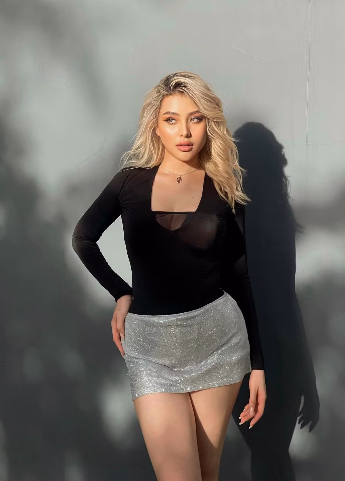 Được biết, Sunna sinh con gái vào tháng 3/2022. Hiện tại, hot girl cho biết cô đang làm việc tích cực hơn để kiếm tiền nuôi con.