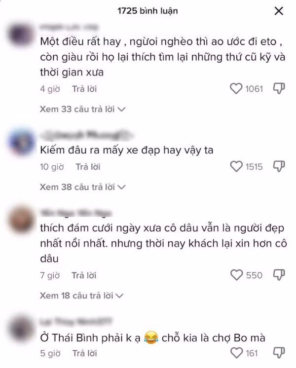 Phía dưới bình luận của đoạn clip cư dân mạng tỏ ra thích thú với đám cưới thập niên 90 này của cặp đôi. "Cô dâu chú rể đầu tư quá, nhìn hình ảnh không khác gì thời xưa", "Kiếm đâu ra mấy cái xe đạp này hay vậy trời, đám cưới này vui nè, ý nghĩa nữa",...là bình luận của netizen.