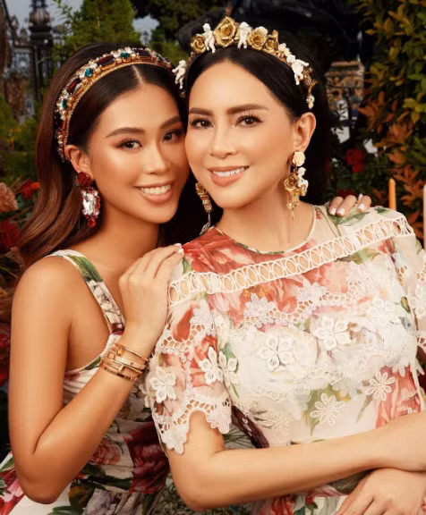 Nhiều người để lại bình luận nhận xét bà Thủy Tiên chẳng khác nào chị gái của rich kid Tiên Nguyễn và Hiếu Nguyễn.