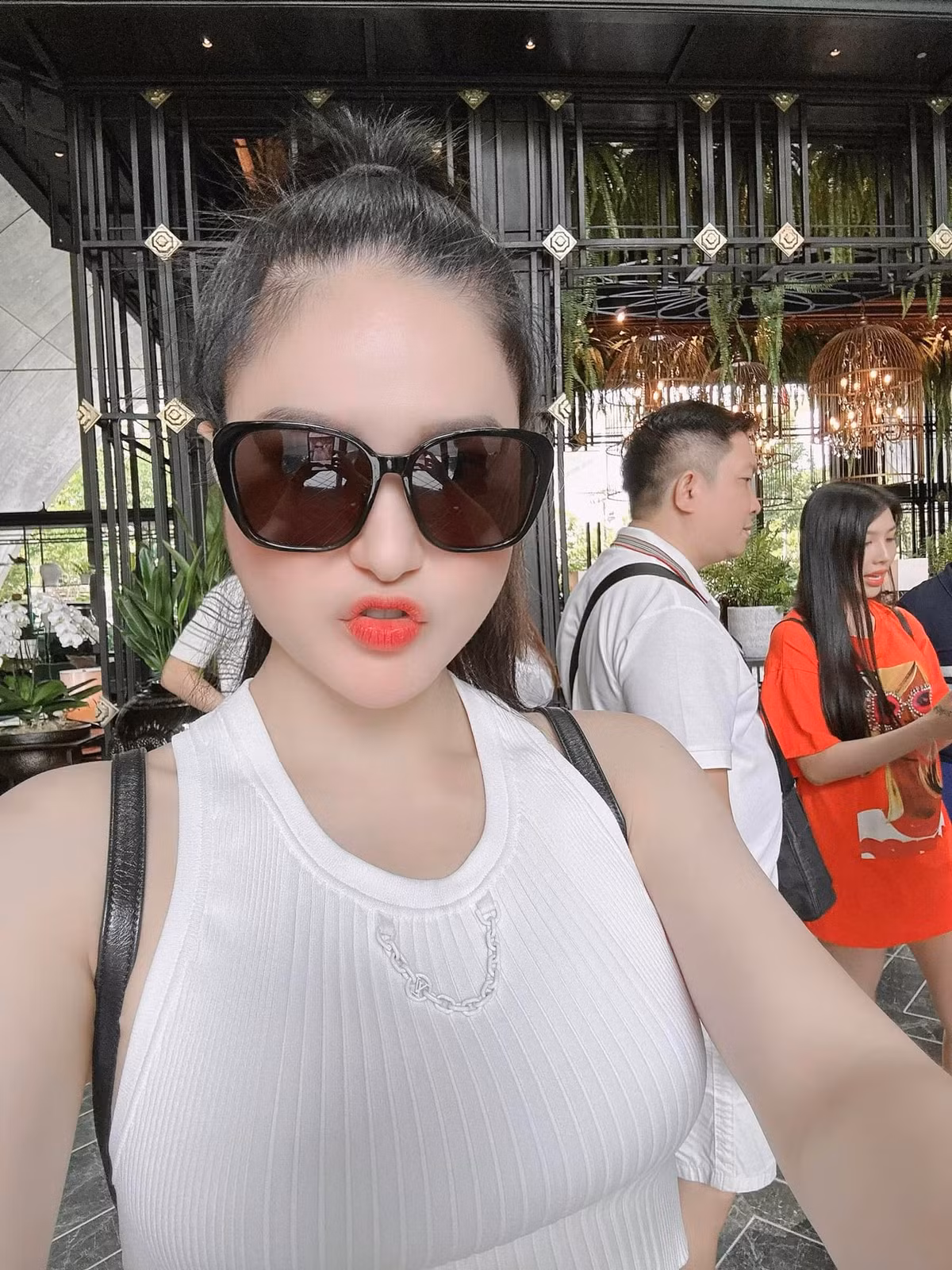 Bên dưới bài đăng, nhiều người không khỏi bất ngờ vì Đoàn Di Băng lại có cặp má "bánh bao" đến thế.