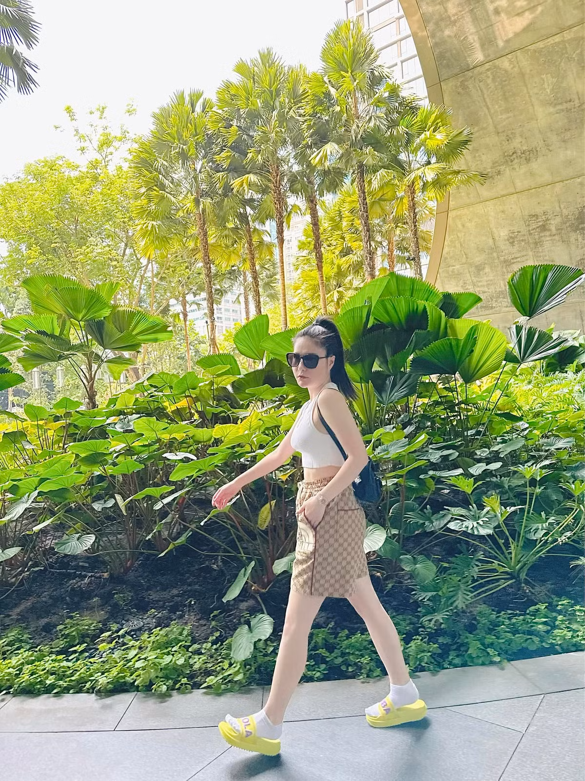 Sống trong nhung lụa nên dễ hiểu được tại sao Di Băng sở hữu được làn da đẹp như thế.