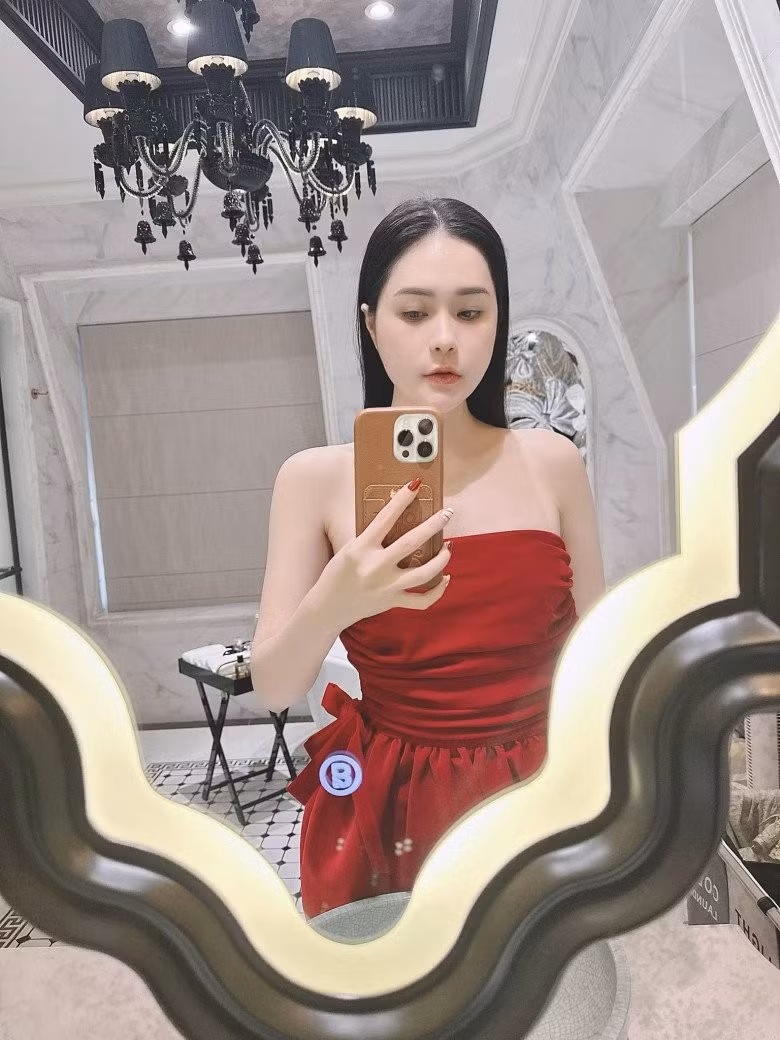 Đoàn Di Băng từng không giấu giếm những lần đi tiêm filler để chỉnh hình lại gương mặt.