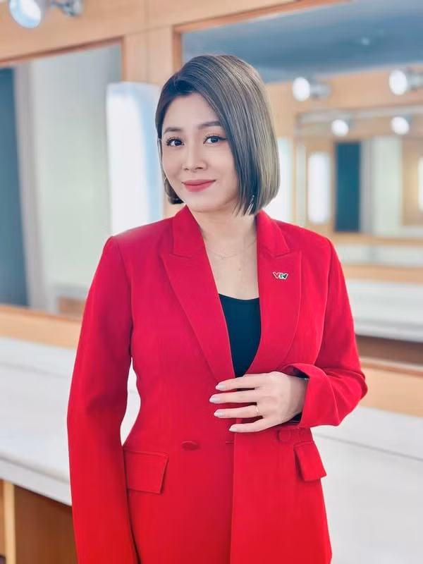 Hoàng Linh được đánh giá là nữ MC cá tính nhất đài VTV, không chỉ bởi sở thích xăm mình mà còn có những phát ngôn thẳng thắn trên trang cá nhân. Ảnh: FBNV