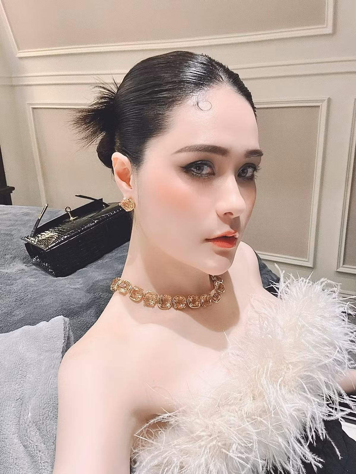 Ngoài việc là chủ nhân của những pha chi tiền khủng, nữ đại gia quận 7 Đoàn Di Băng thường xuyên có nhiều phát ngôn gây tranh cãi.