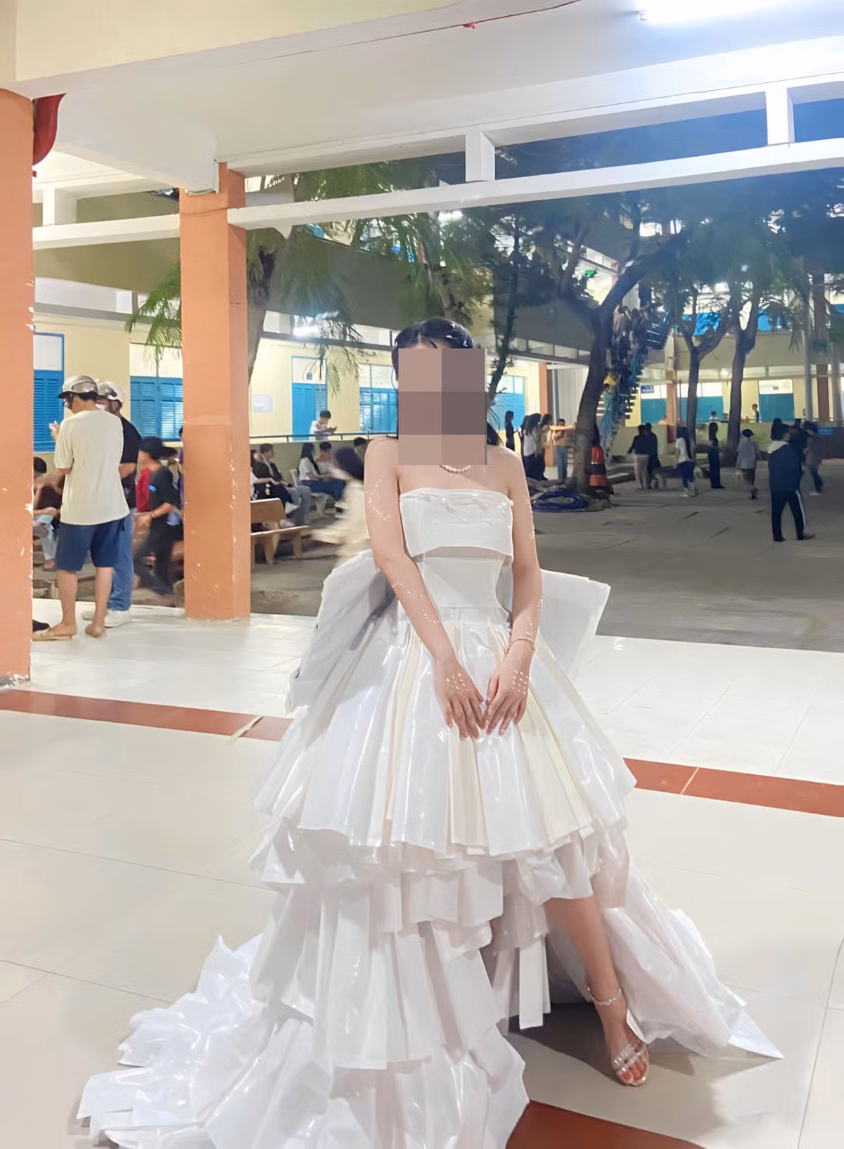 Mỗi bộ trang phục tái chế của các bạn học sinh được thiết kế và chuẩn bị cực kỳ tỉ mỉ, từng chi tiết tạo nên nó cũng công phu không kém.