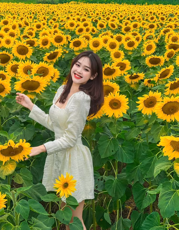 Ở trường, Thảo Vi cũng là một bí thư chi đoàn năng nổ tham gia vào các hoạt động tập thể.