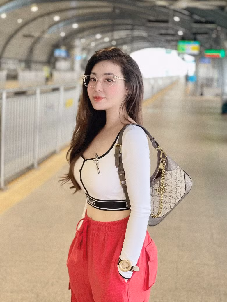 Âu Hà My là nữ giảng viên tiếng Pháp tại Trường Đại học Ngoại ngữ - Đại học Quốc gia Hà Nội.