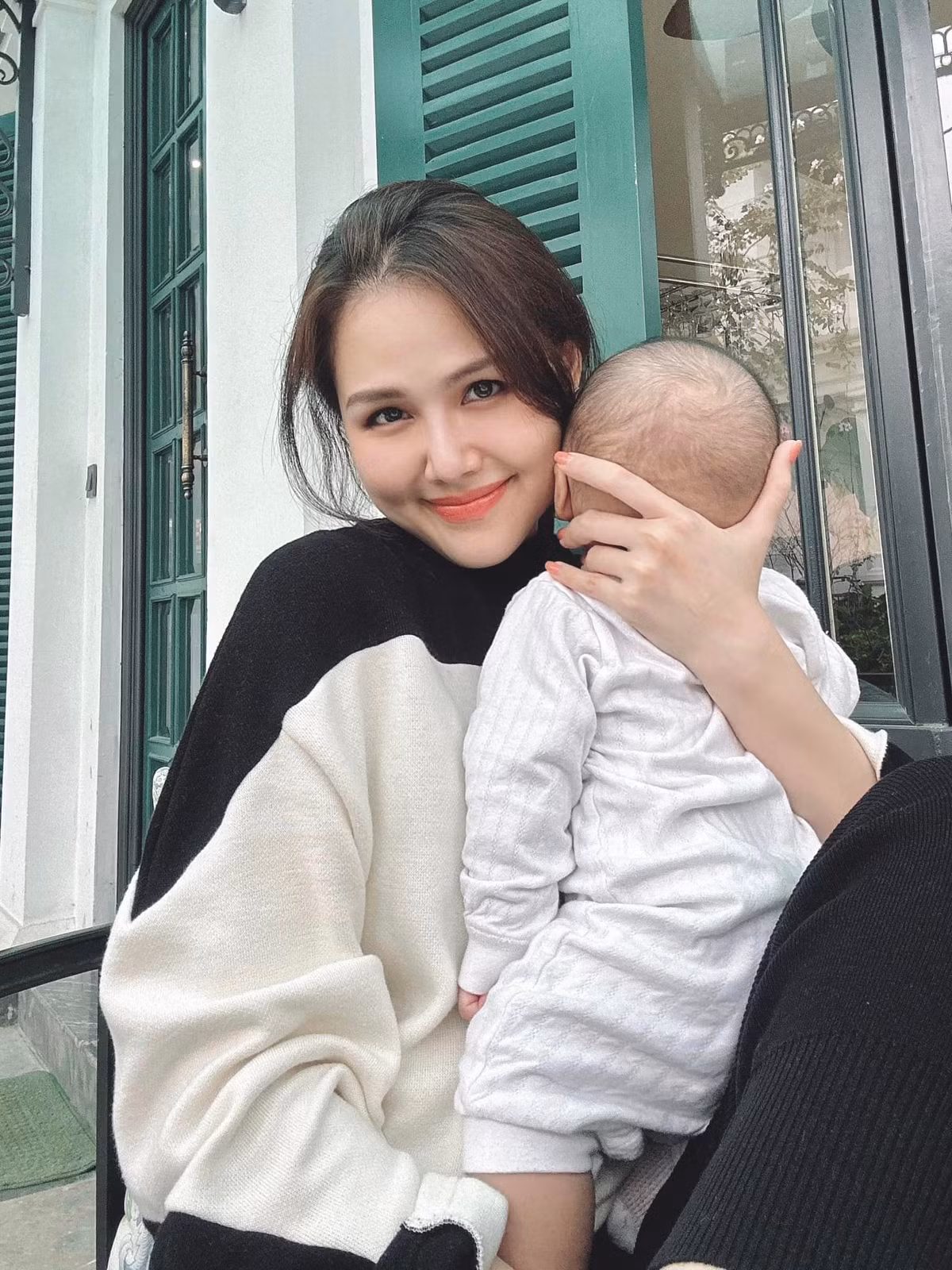 Phanh Lee là cựu hot girl nổi đình đám MXH, dù không còn hoạt động nghệ thuật nhưng cô vẫn gây chú ý.