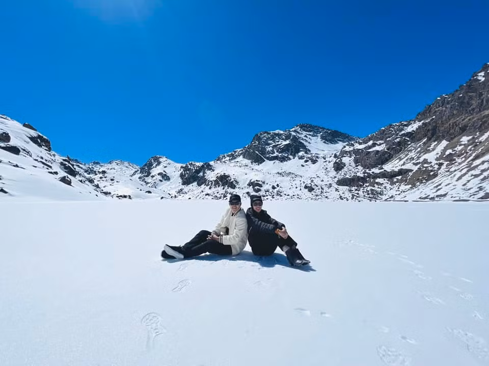  Cặp vợ chồng sao Việt "xả kho" loạt ảnh tình cảm giữa không gian hùng vĩ được bao phủ bởi tuyết trắng xóa.