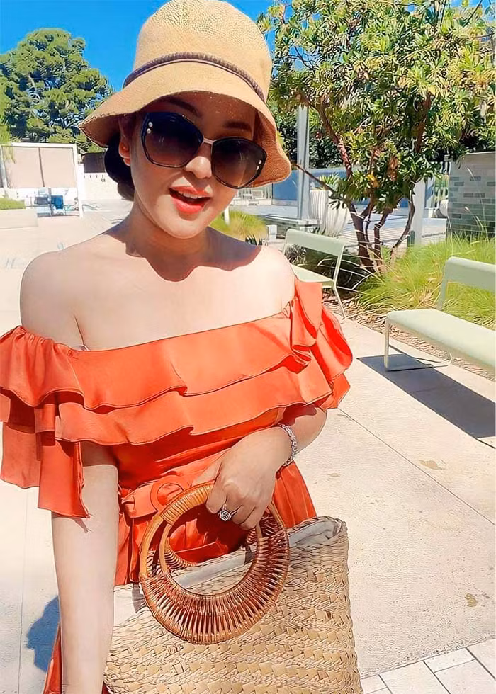 Ở tuổi 47, danh hài Thúy Nga vẫn trẻ trung, tươi tắn nhờ sở hữu làn da trắng mịn màng và body gọn gàng.