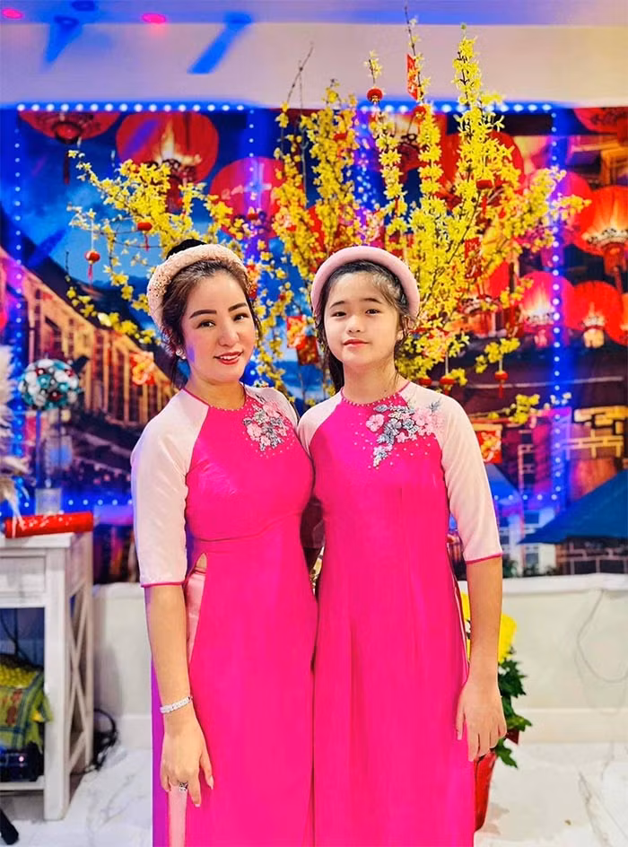 Con gái Nguyệt Cát của Thúy Nga năm nay đã 12 tuổi và cao bằng mẹ.