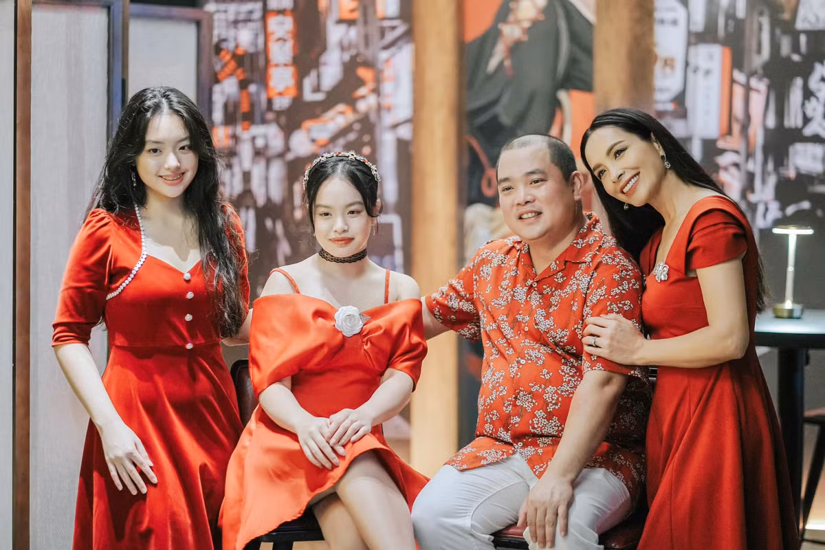 Thúy Hạnh chia sẻ trên truyền hình rằng, hạnh phúc nhất của cô là về chung nhà với ông xã nhạc sĩ - một người chồng hết lòng vì gia đình và có hai cô con gái rất đáng yêu, giống cả cha lẫn mẹ.