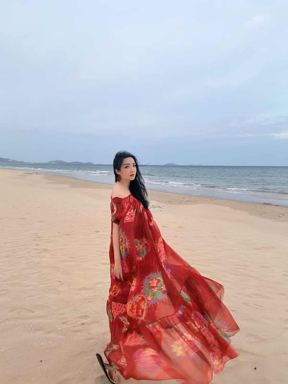 Dù kín đáo hay gợi cảm, Giáng My vẫn toát lên vẻ đẹp thần thái kiêu sa cùng vóc dáng "vạn người mê".