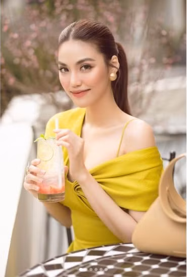 Mỹ nhân 9X còn làm đẹp từ bên trong khi áp dụng chế độ dinh dưỡng, sinh hoạt và luyện tập nghiêm ngặt.