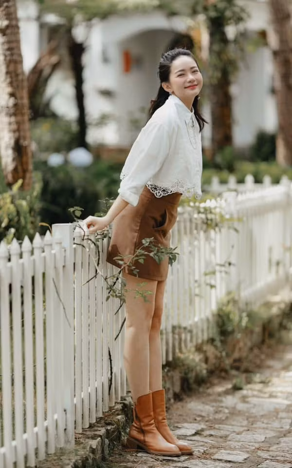 Trong bộ ảnh mới, Phan Như Thảo được khen trẻ xinh như thiếu nữ.