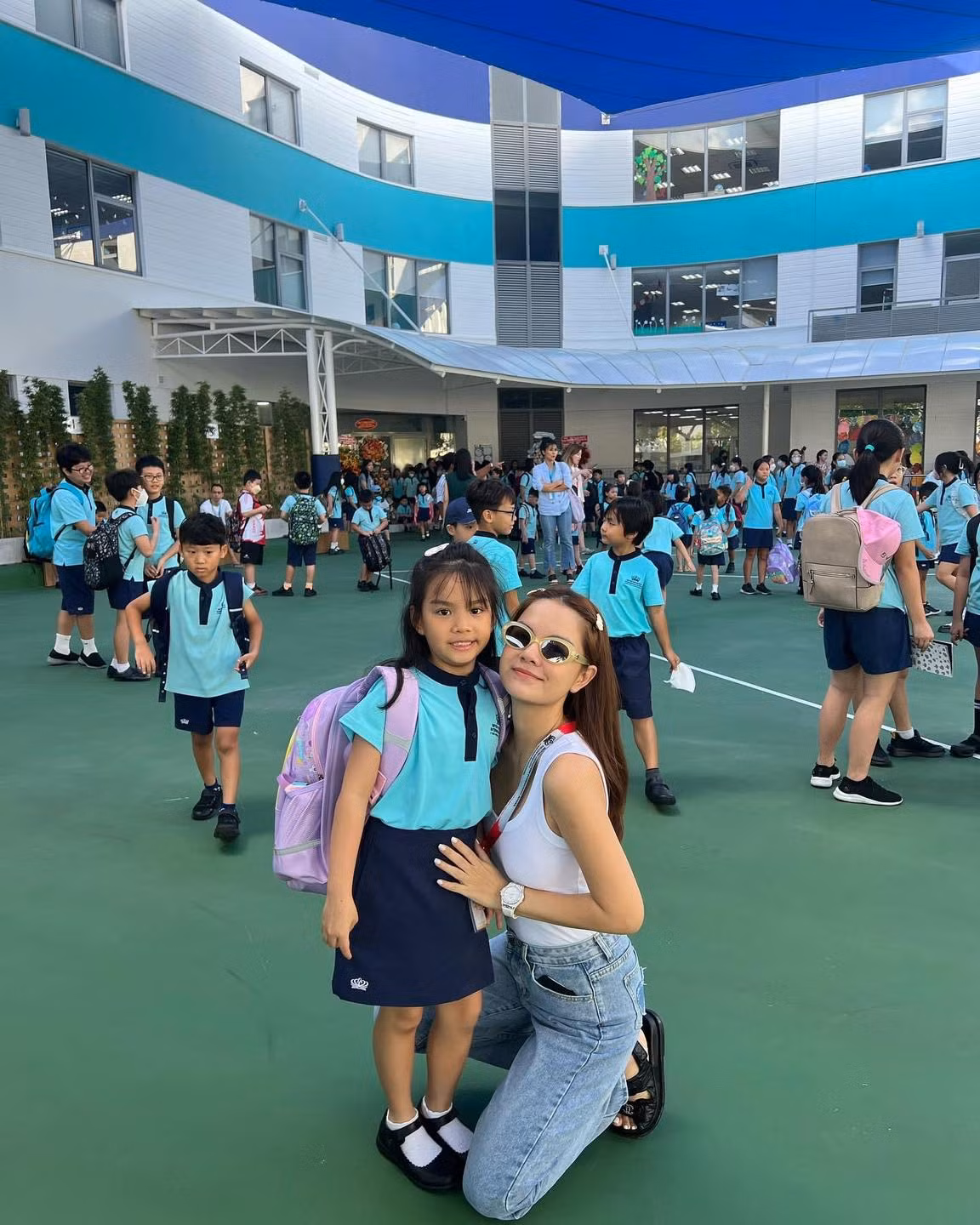 Dù đã trải qua 3 lần sinh nở nhưng mỹ nhân họ Phạm vẫn giữ được vòng một săn chắc.