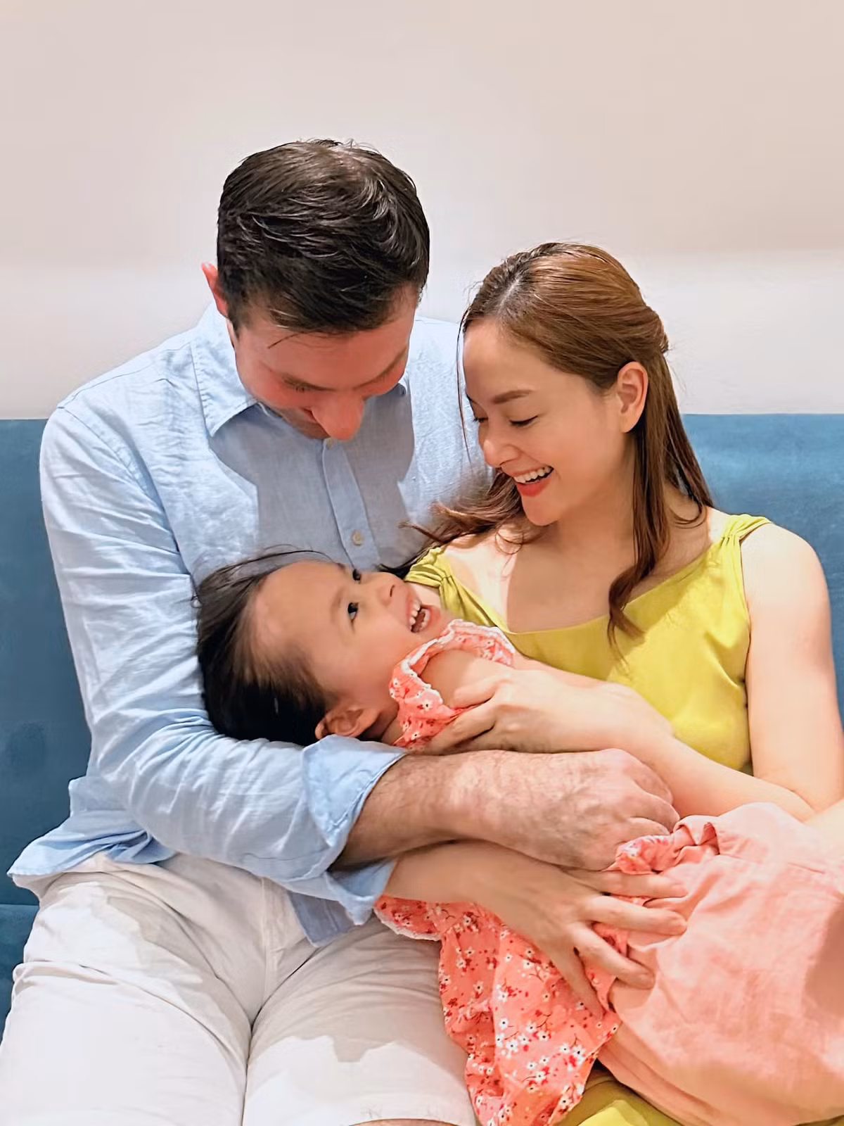 "Nhưng bố mẹ quyết làm tôi cười...".