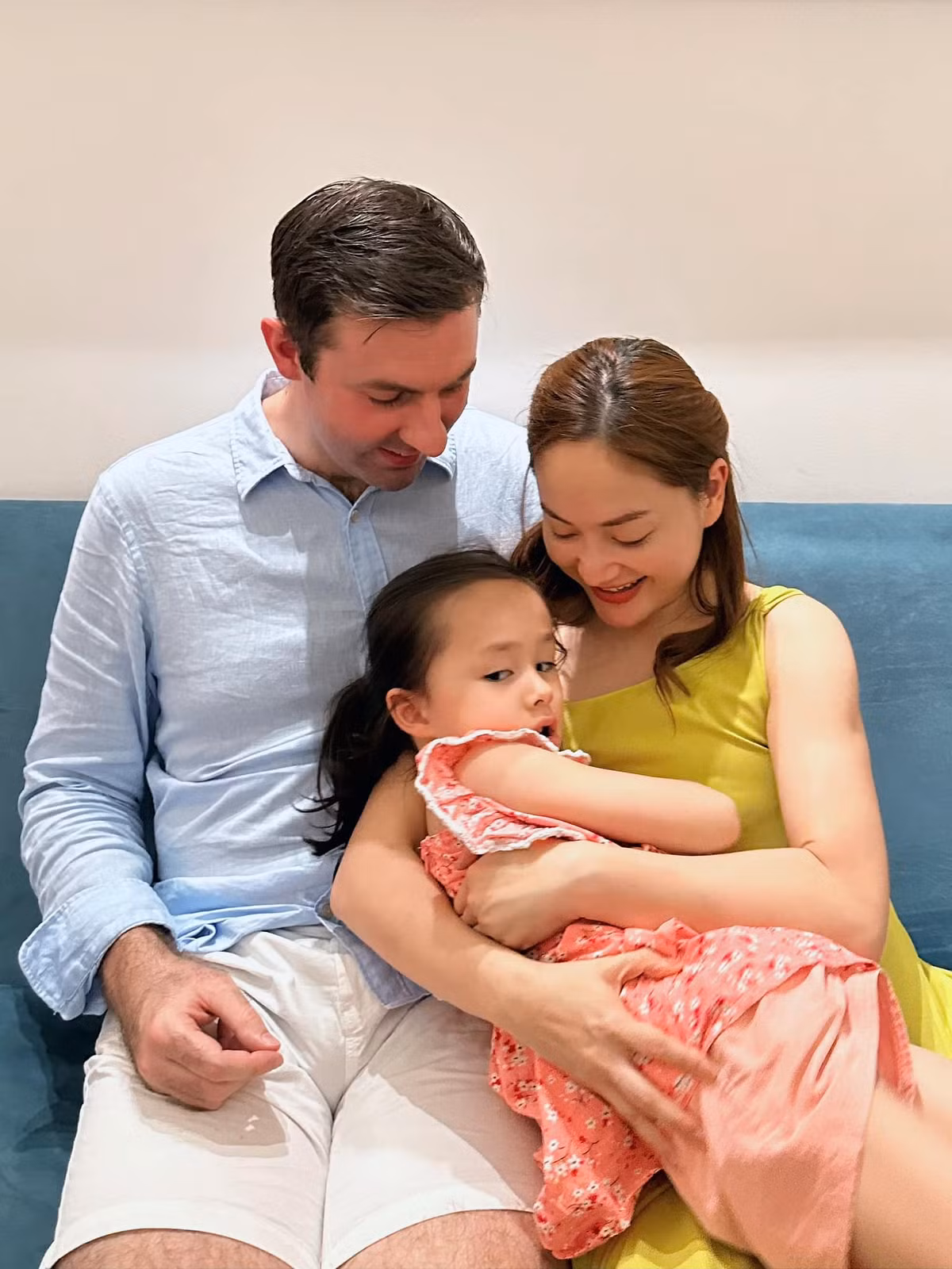 "Rồi mẹ ôm cho tôi hết quay cuồng thì tôi kiểu…".