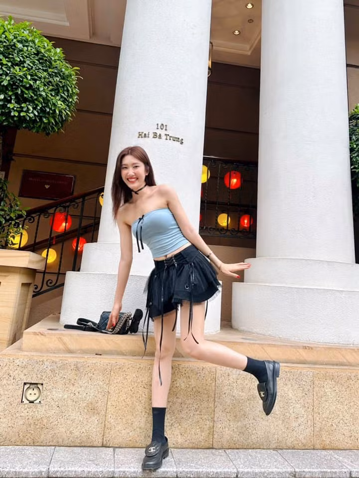 Mỹ nhân sinh năm 1991 từng giành giải Á khôi Hoa khôi Trang sức 2009, Top 20 Hoa hậu Việt Nam 2010...