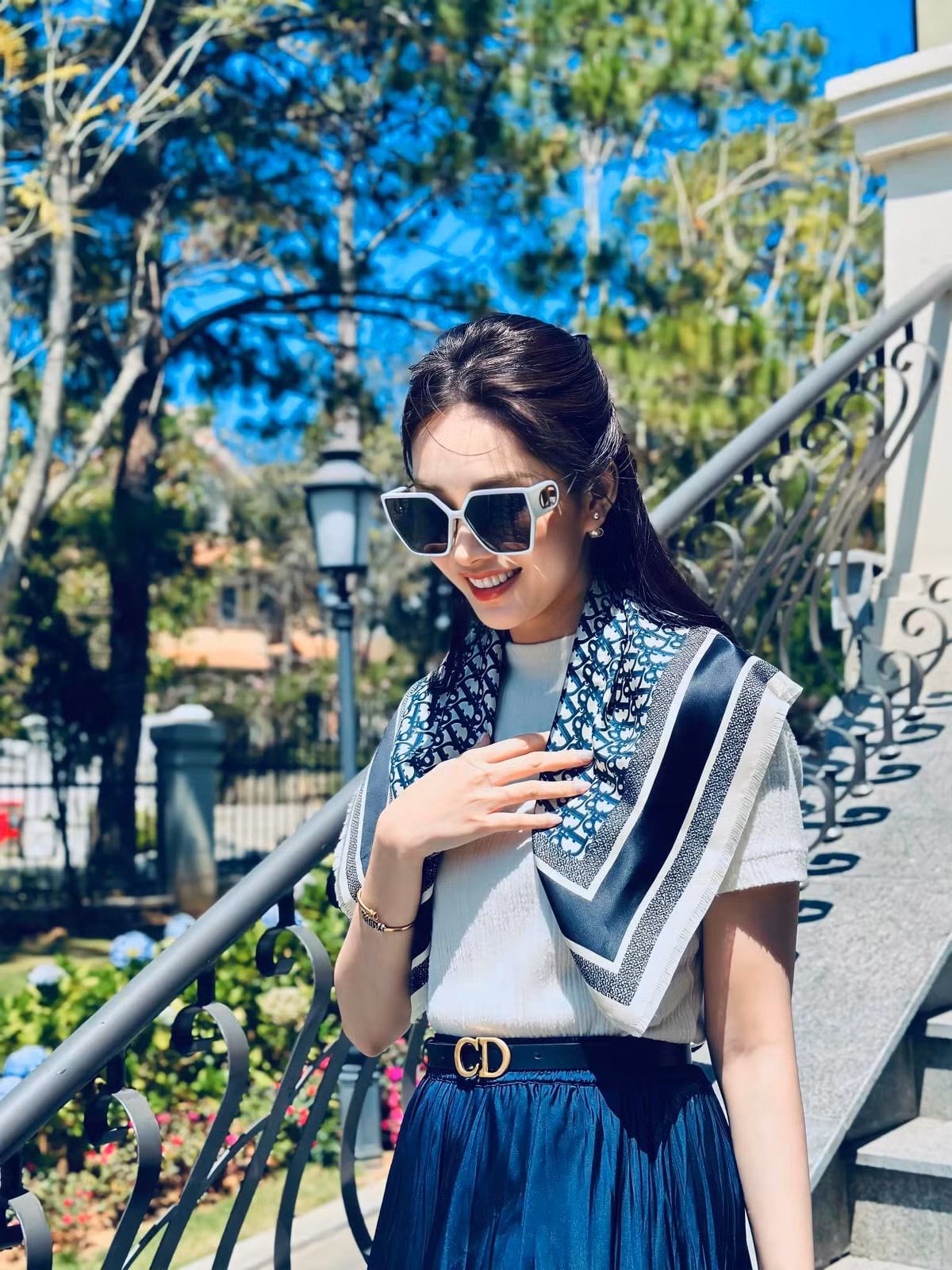 Khoe khoảnh khắc "Em và Đà Lạt", nàng hậu sinh năm 1991 khiến ai ngắm nhìn cũng phải xiêu lòng vì nụ cười tỏa nắng, nhan sắc trẻ đẹp như thiếu nữ đôi mươi.