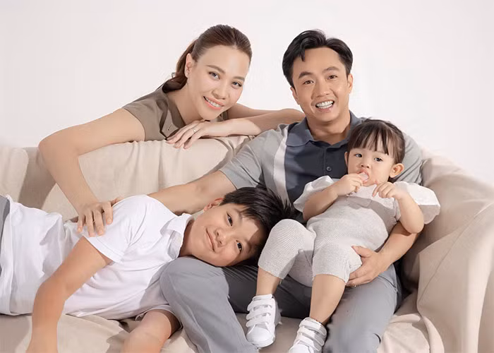Đàm Thu Trang được chồng yêu chiều nhờ giỏi quán xuyến gia đình, khéo léo, dung hòa được mối quan hệ với Subeo - con riêng của chồng.