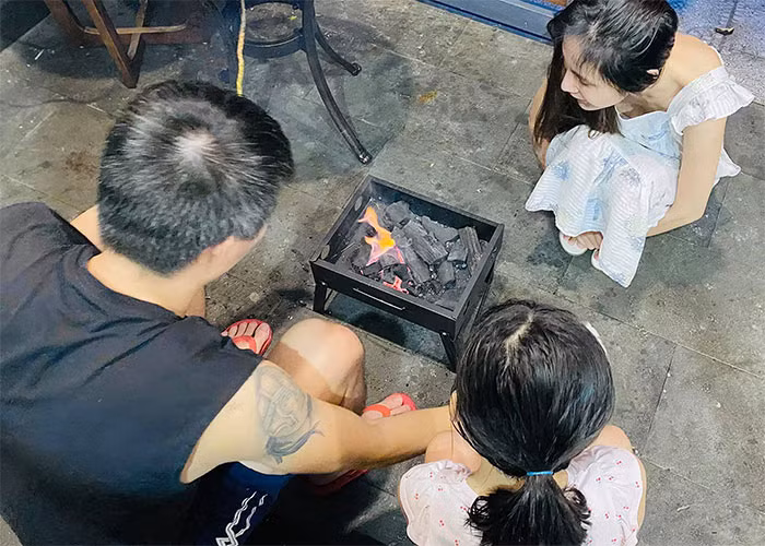 Con gái đầu lòng của Thủy Tiên và Công Vinh chào đời ngày 2/1/2013, có tên ở nhà là Bánh Gạo.
