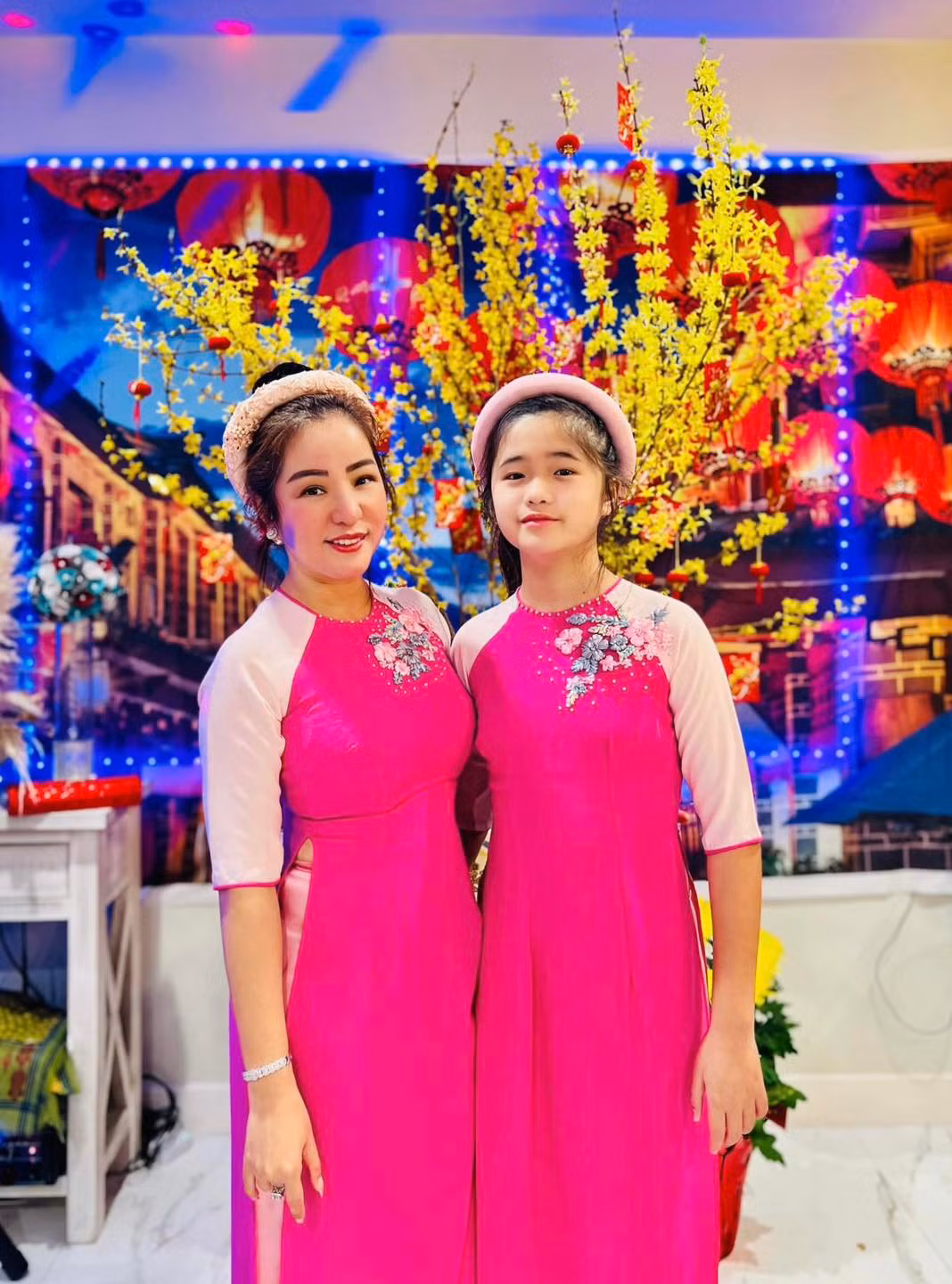 Mới đây, trên trang cá nhân, Thúy Nga tâm sự về cuộc sống của chị cùng con gái Nguyệt Cát ở Mỹ và lý do chị ít đi diễn mà chuyển sang bán trái cây.