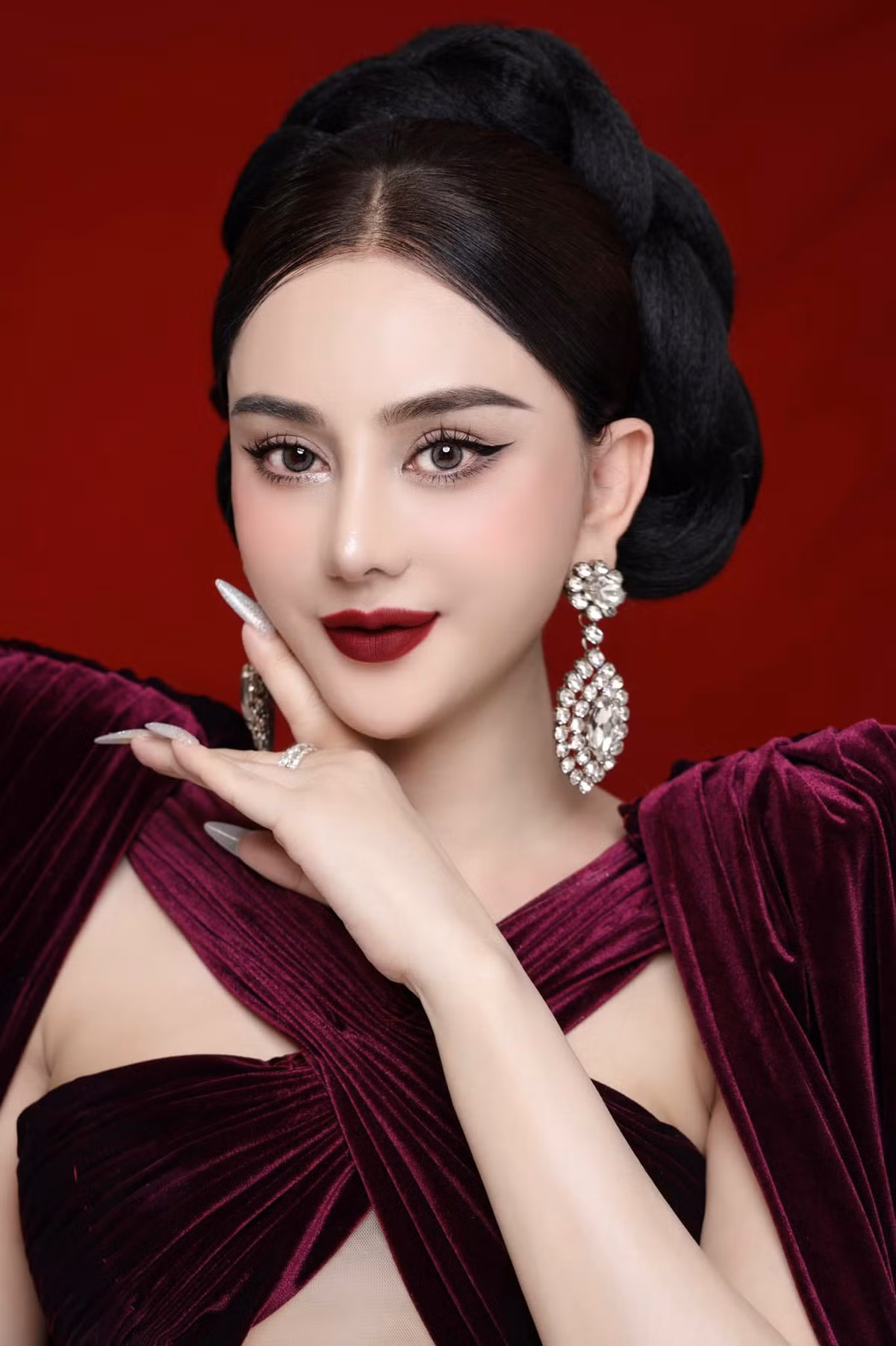 Lam Khanh Chi khoe mui moi chinh sua