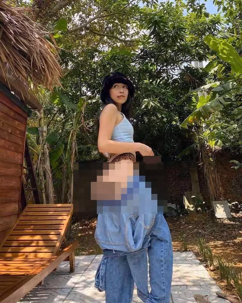 Con gái diva Mỹ Linh - ca sĩ Mỹ Anh từng bị công chúng chỉ trích gay gắt khi khoe loạt ảnh mặc mốt quần tụt khoe vòng 3. (Ảnh: FBNV)