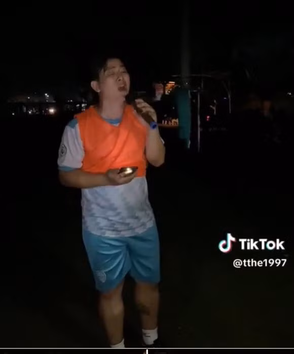 Thời gian qua, anh cố gắng luyện tập để lấy lại vóc dáng nhưng chưa thoát cảnh "mập ú". Ảnh: TikTok.