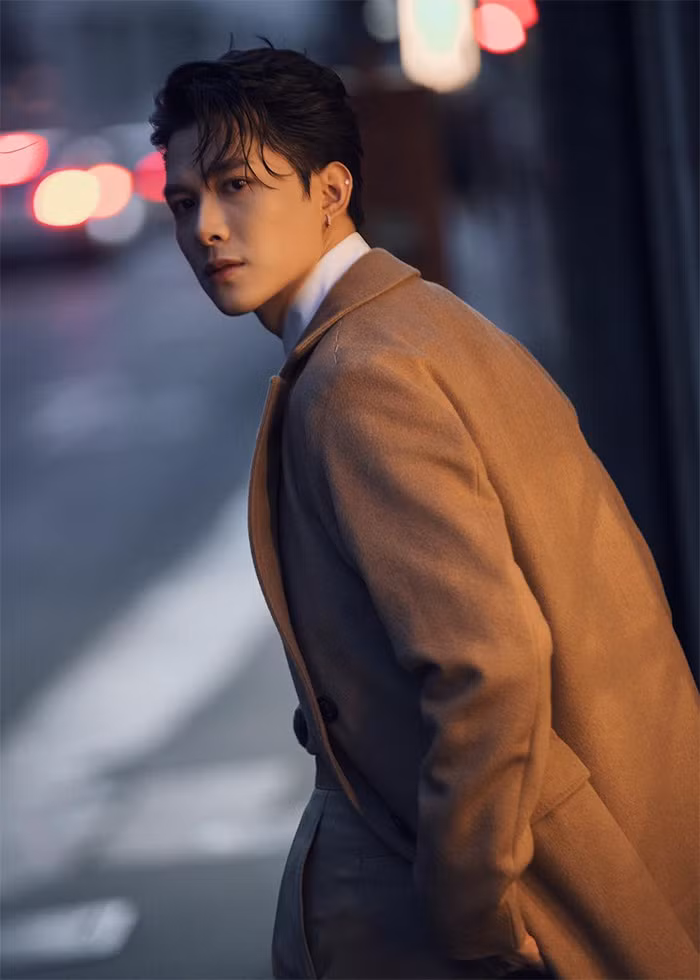 Trước đây, Anh Tú được fan yêu thích bởi ngoại hình hot boy thì bây giờ anh lại được hâm mộ bởi phong thái tổng tài.