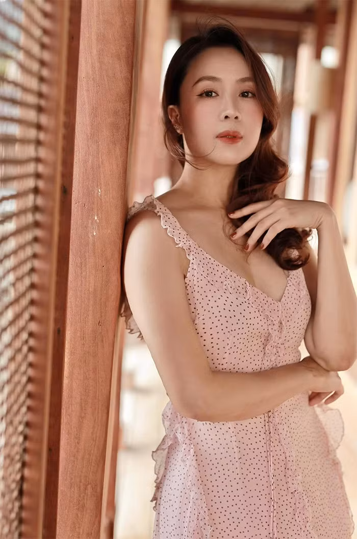 Hồng Diễm là nữ diễn viên vào vai trung niên, lớn tuổi hay thanh niên đều đạt.