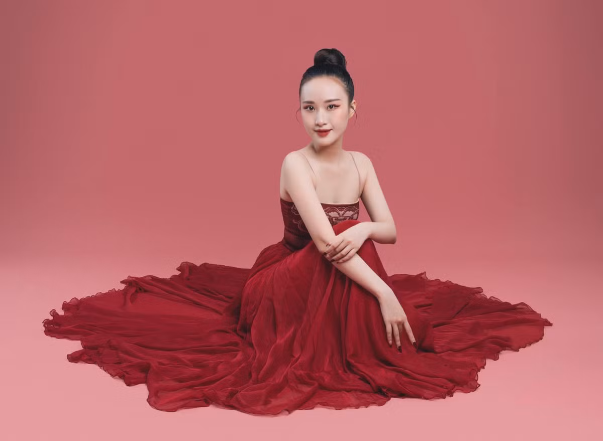 Ngoài đời, ái nữ nhà diễn viên Tùng Dương là cô gái xinh đẹp, cá tính và đa tài.