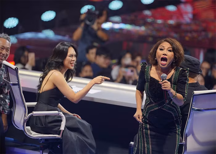 Mới đây nữ ca sĩ 56 tuổi còn tham gia hát trong chương trình Vietnam Idol - chương trình chị từng là thành viên ban giám khảo trong nhiều mùa.