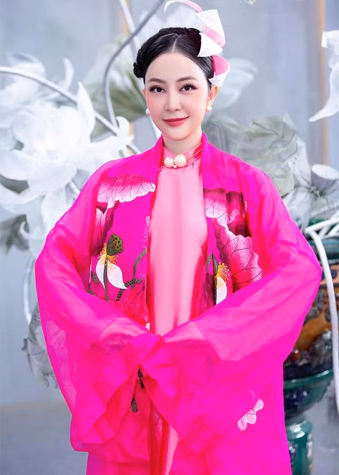 Vẻ đẹp của Linh Nga khiến cô luôn trở thành tâm điểm mỗi khi xuất hiện.