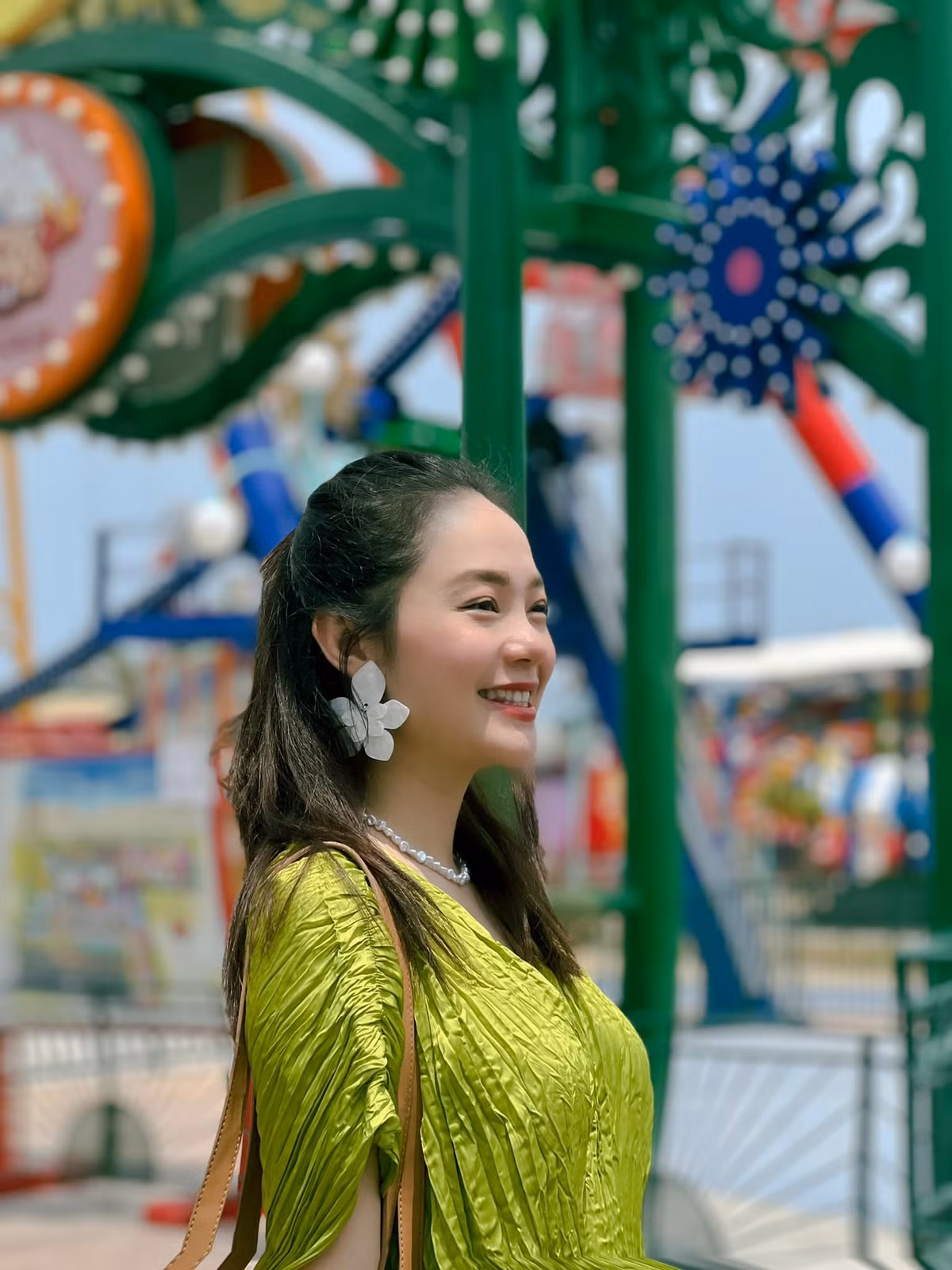 Minh Hằng ngày càng xinh đẹp rạng rỡ.