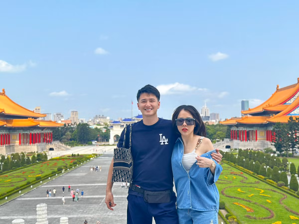 Ban gai hon tuoi “dung hinh” vi Huynh Anh khong cho mac ho hang