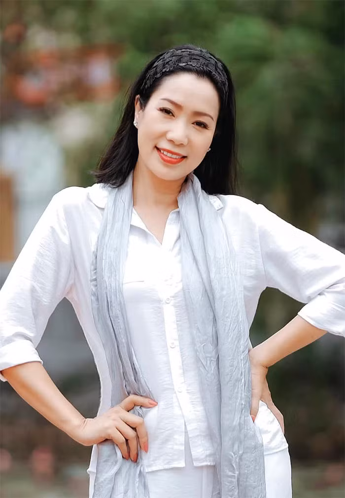 Sau gần 30 năm giành ngôi á hậu, nhan sắc của Trịnh Kim Chi vẫn khiến người đối diện hết lời khen ngợi.