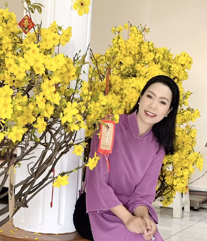 Ở tuổi 52, nữ diễn viên vẫn giữ được vòng eo từ 60-62cm dù không ăn kiêng hay có bí quyết giữ cân nào.