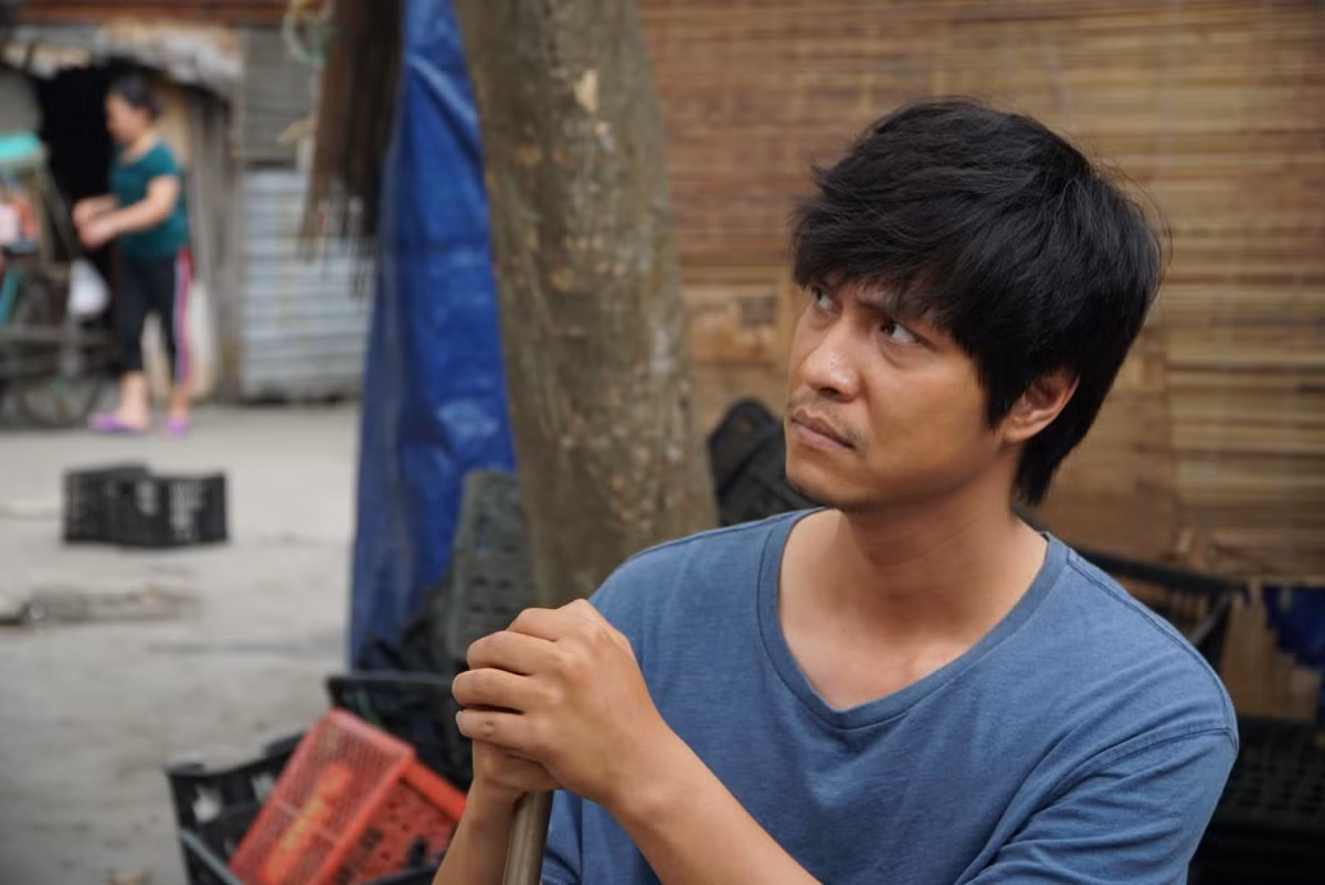 Trước đó, Tô Dũng để lại ấn tượng với vai Điền cửu vạn trong phim "Cuộc đời vẫn đẹp sao". Vai Điền của Tô Dũng được khen ngợi có sự tiến bộ về diễn xuất.