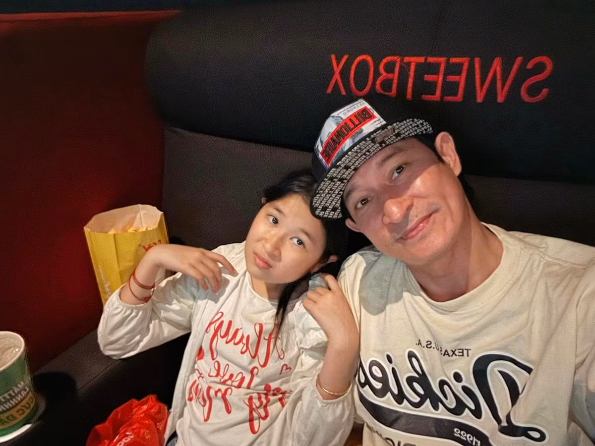 Cô con gái Cát Cát của Huy Khánh và Mạc Anh Thư sở hữu nét dễ thương, xinh xắn giống mẹ và khướu hài hước giống bố.