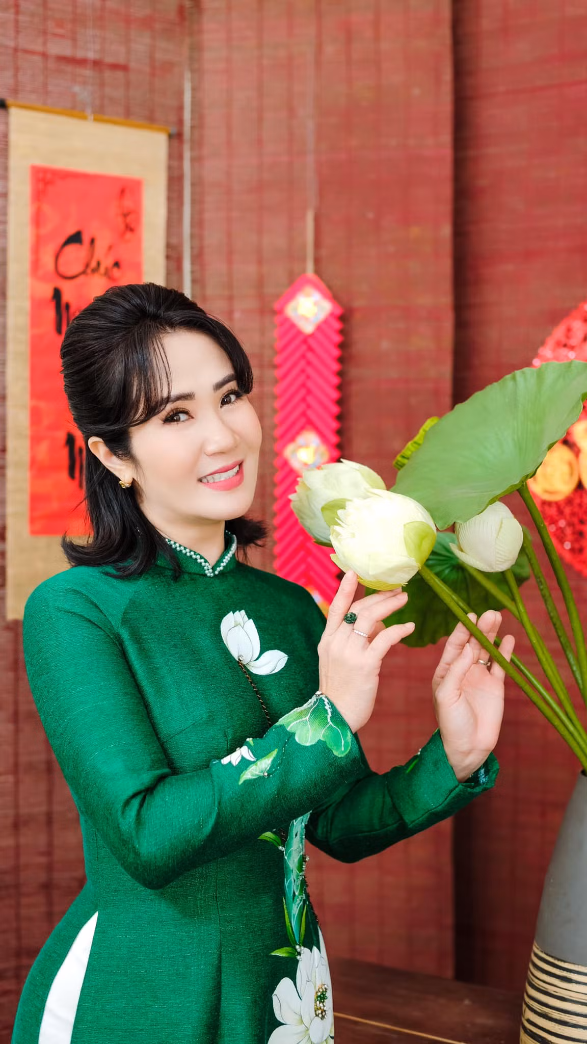 Chia sẻ trong chương trình, mẹ chồng của Nguyệt Hằng hết lời khen con dâu ngoan hiền, đối xử với mẹ chồng như mẹ đẻ.