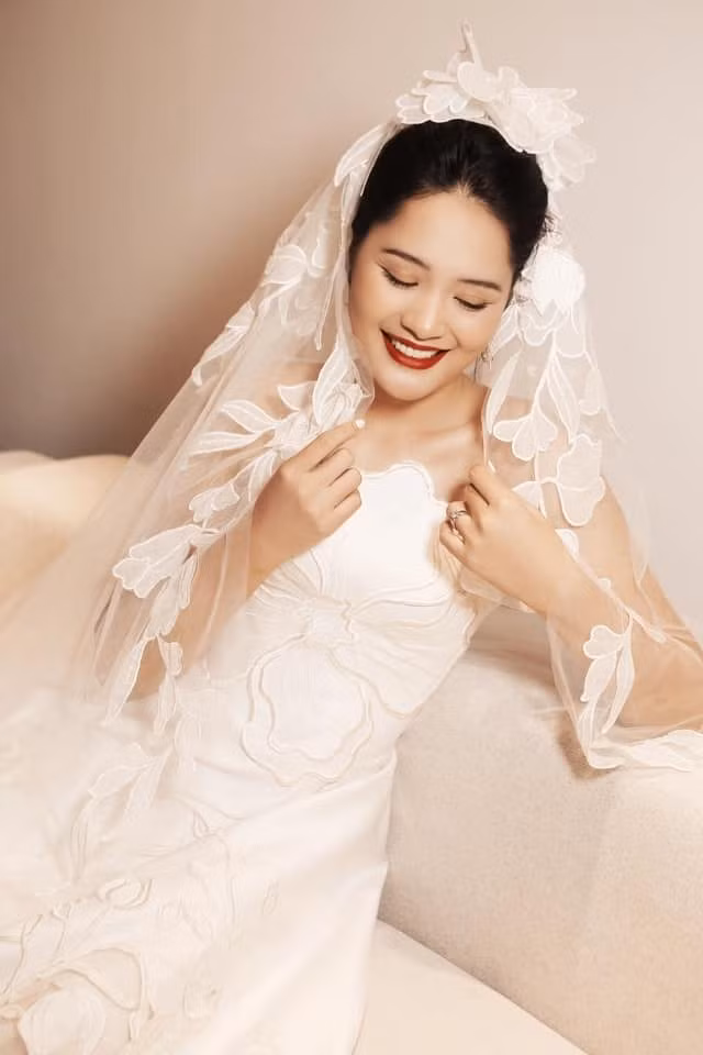 Nụ cười rạng rỡ làm nên "thương hiệu" của Hoa hậu đẹp nhất châu Á 2009 bao nhiêu năm qua.