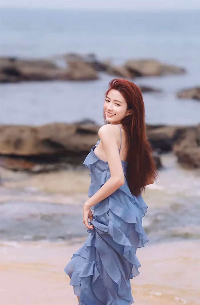 Là gương mặt mới của vũ trụ VFC nhưng Ngọc Huyền đã nhanh chóng gây ấn tượng nhờ vẻ trẻ trung, nữ tính.